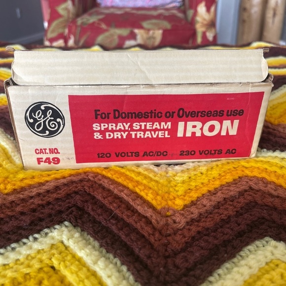 🍄SOLD🍄 Vintage Mid Century Modern General Electric travel iron new in box - Picture 3 of 6